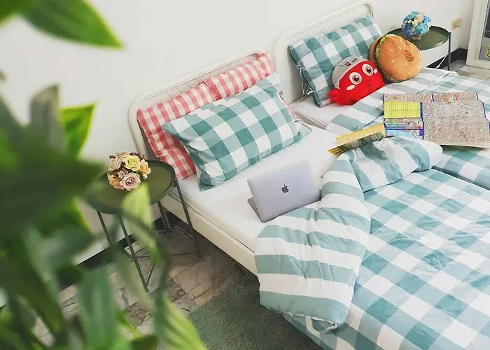 Apartamento Single Beds, Private Bath & Balcony, Shared Kitchen With Local Family By Pillows & Purrs *