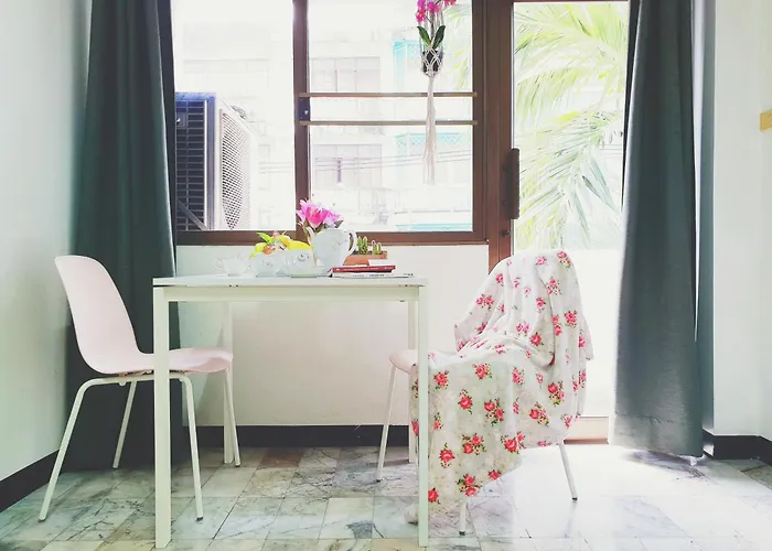 Apartamento Single Beds, Private Bath & Balcony, Shared Kitchen With Local Family By Pillows & Purrs Bangkok