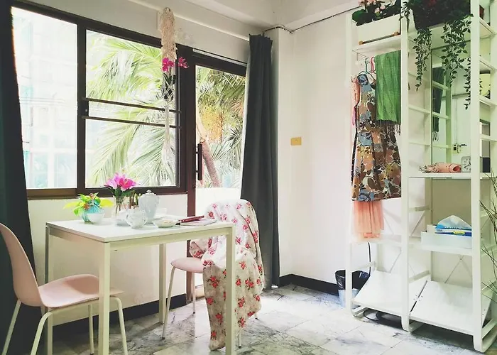 Single Beds, Private Bath & Balcony, Shared Kitchen With Local Family By Pillows & Purrs Apartamento